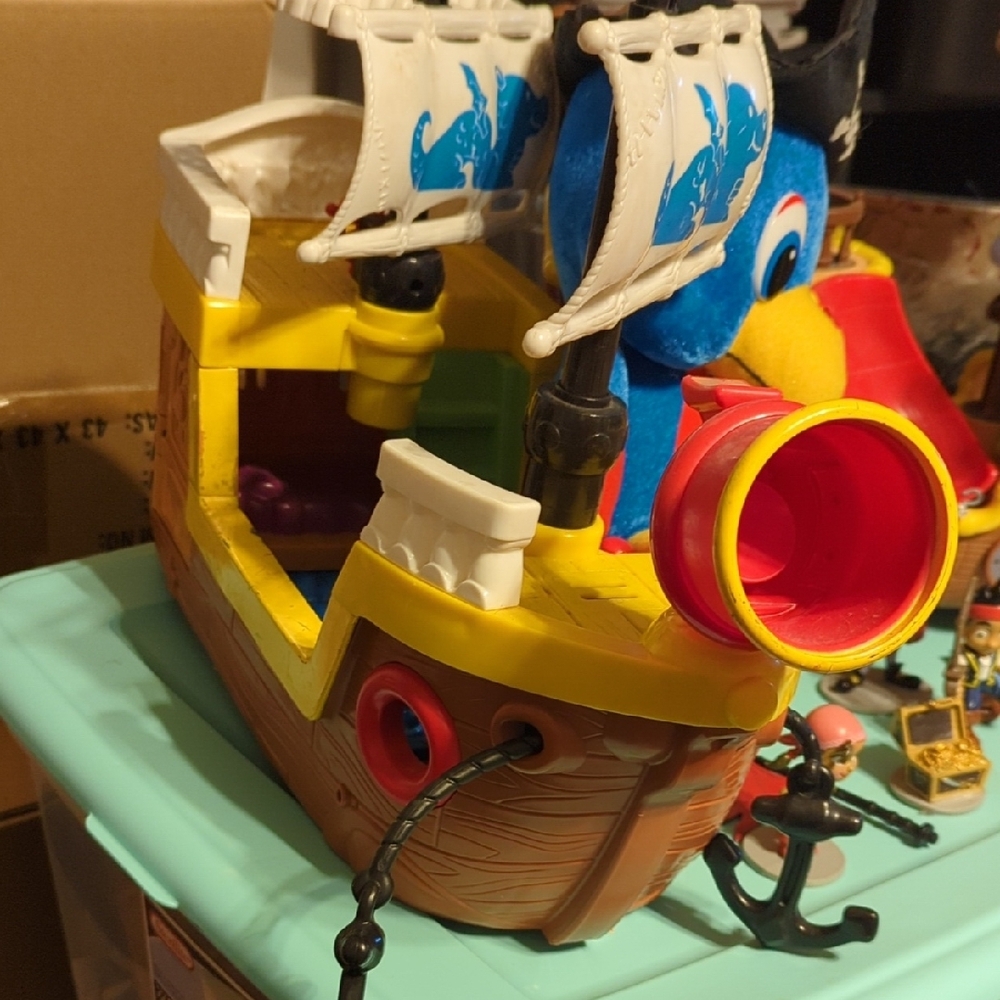 Pirate Ship Playset with Plush Parrot and Figures - Picture 6 of 8